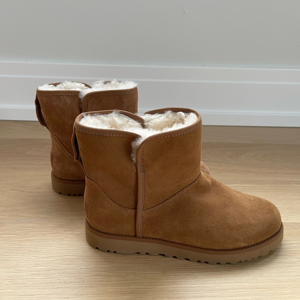 UGG Cory II Bootie size 5